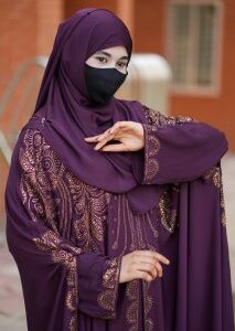 গোলাপি কাপ্তান আবায়া